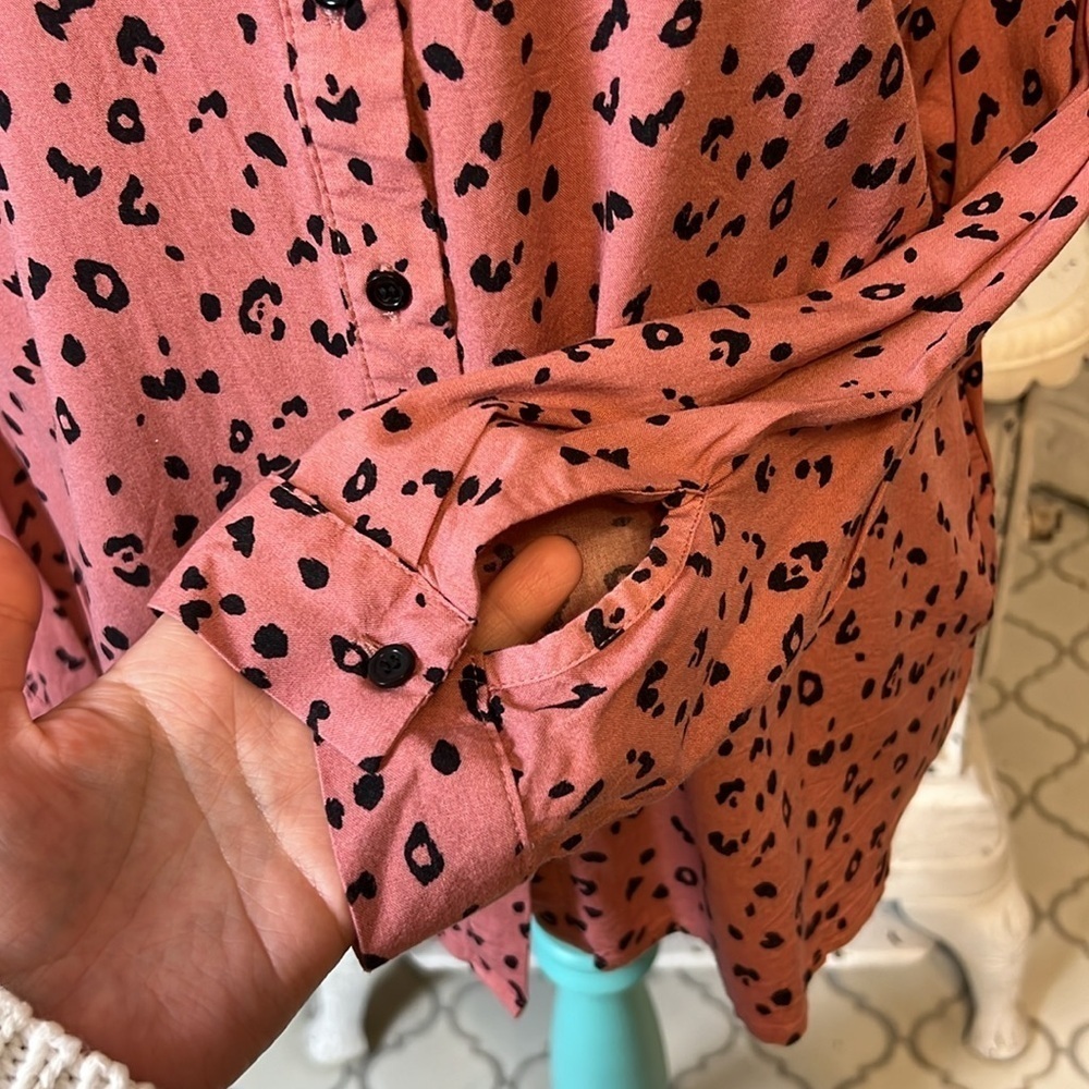 H&M Divided | Spotted Pink Button Up - Picture 3 of 7